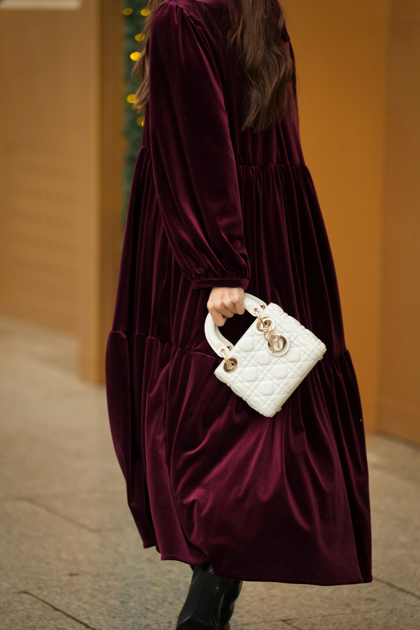 Vestido largo con volantes en terciopelo