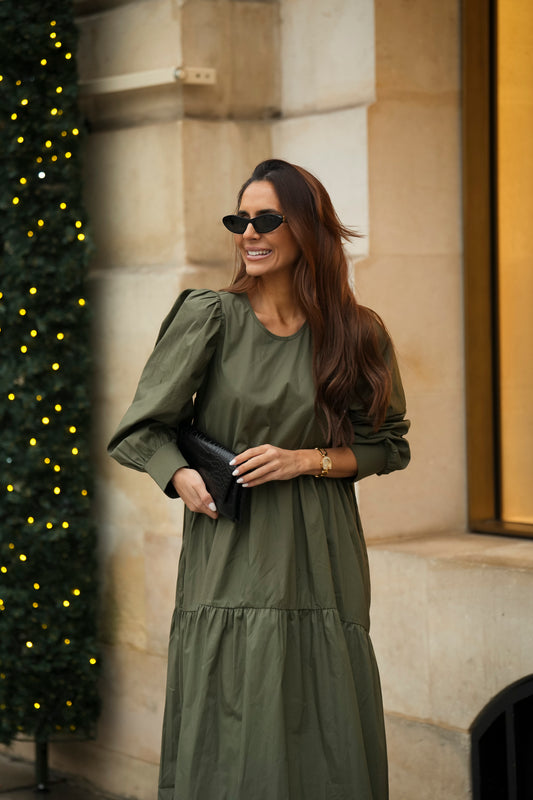 Vestido largo con volante en verde