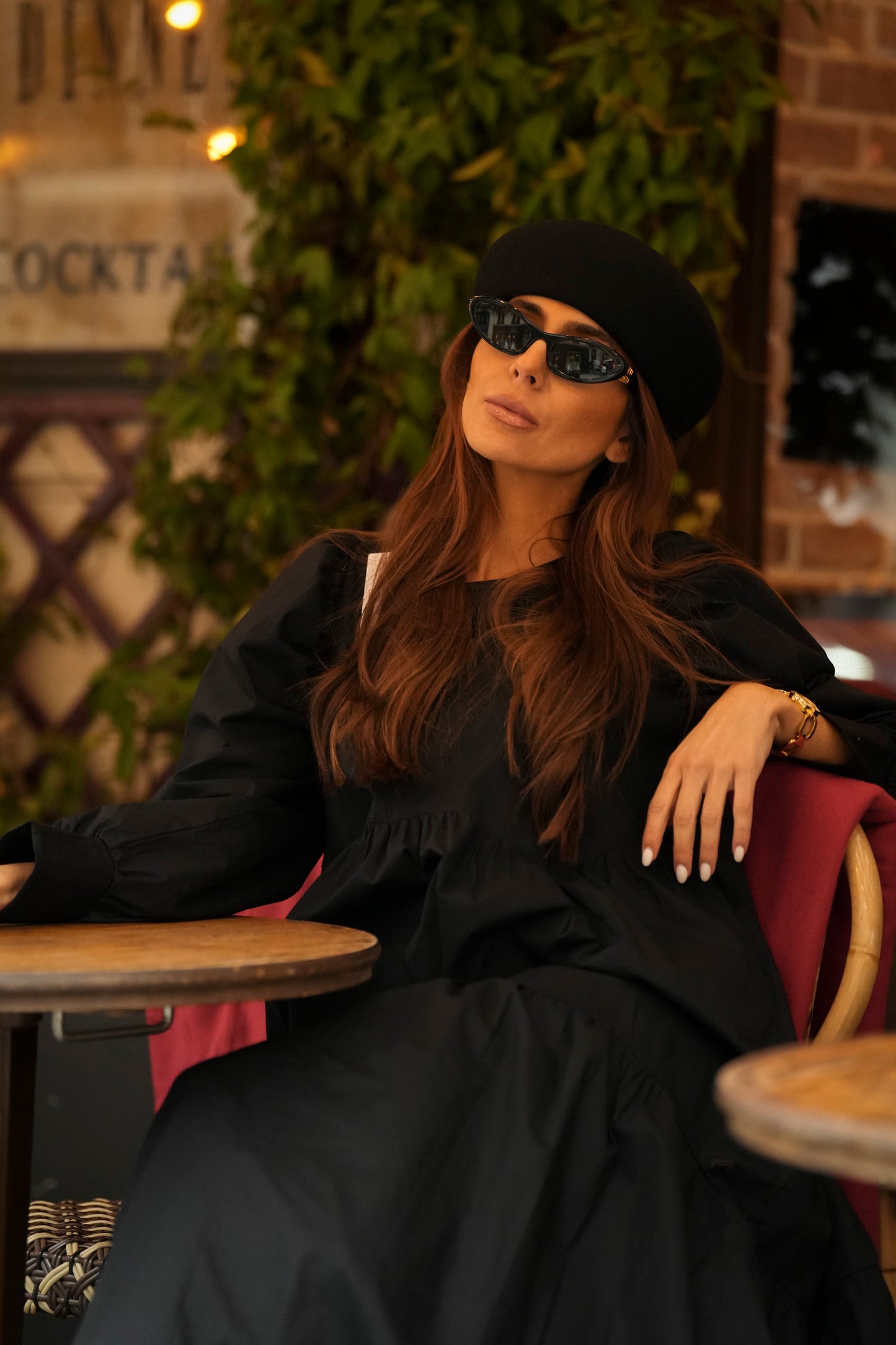 Vestido largo con volante en negro