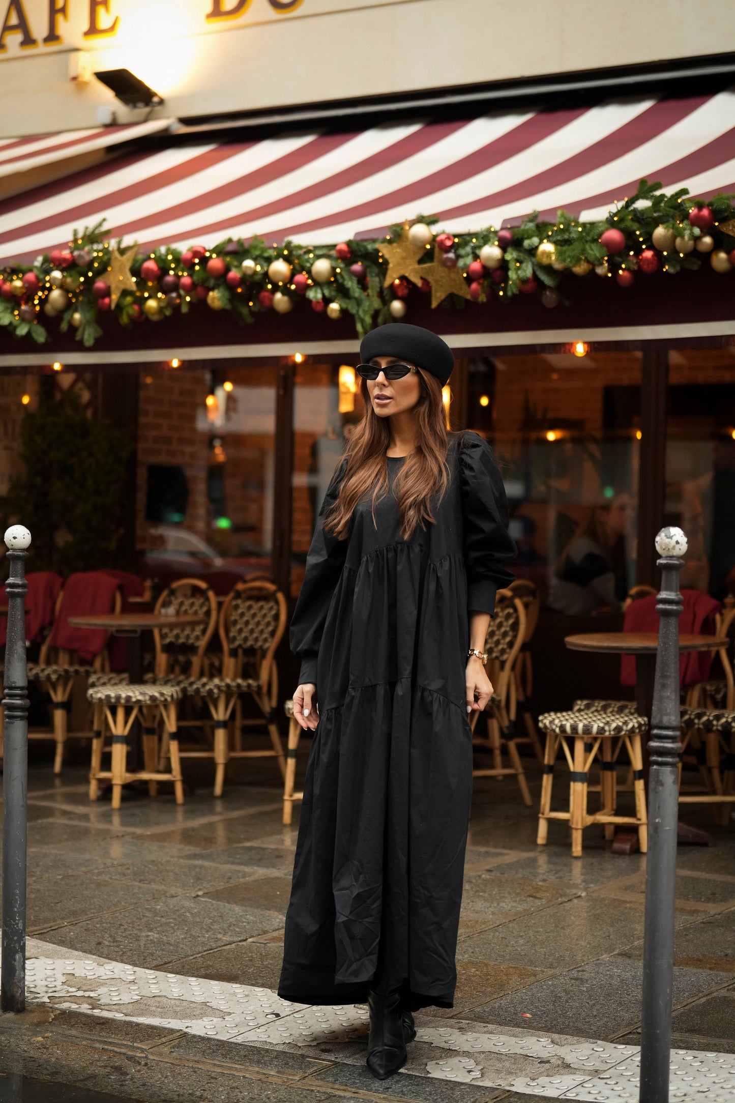 Vestido largo con volante en negro