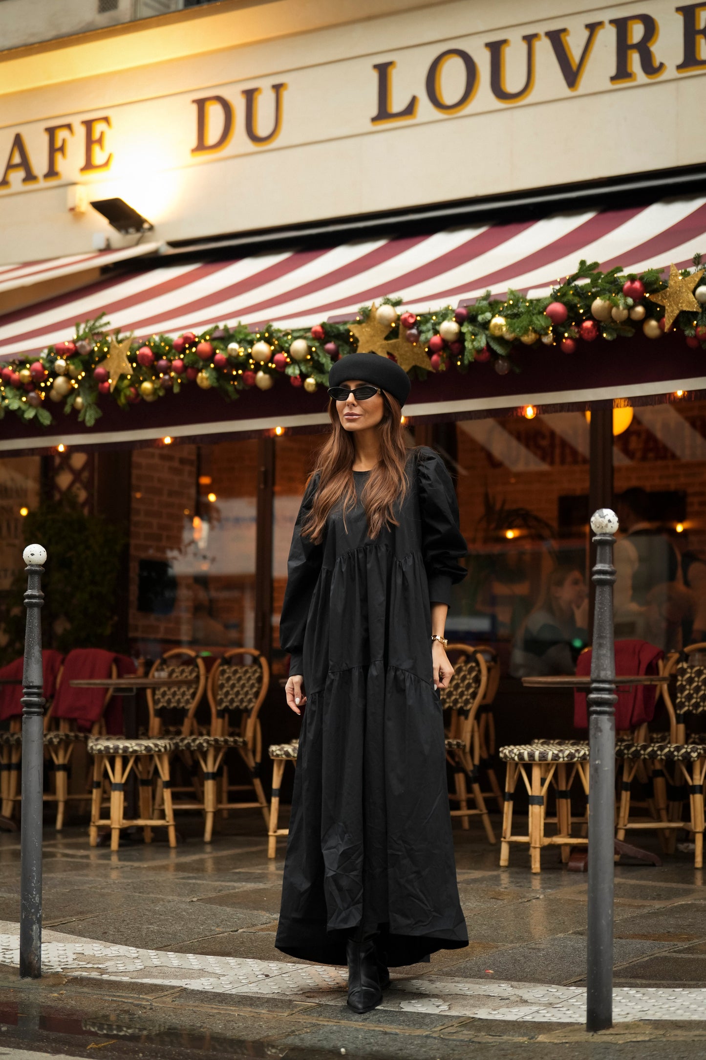 Vestido largo con volante en negro