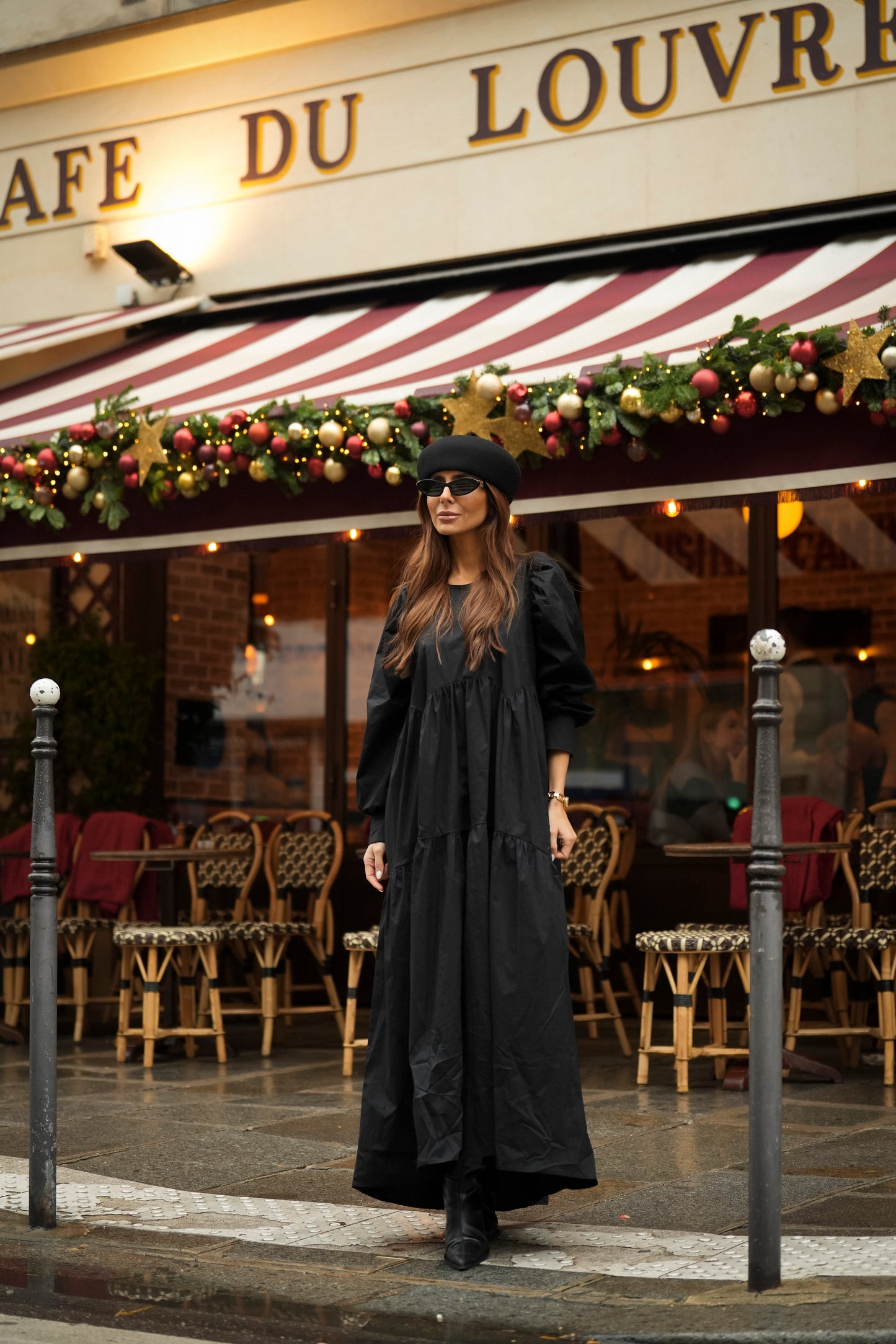 Vestido largo con volante en negro