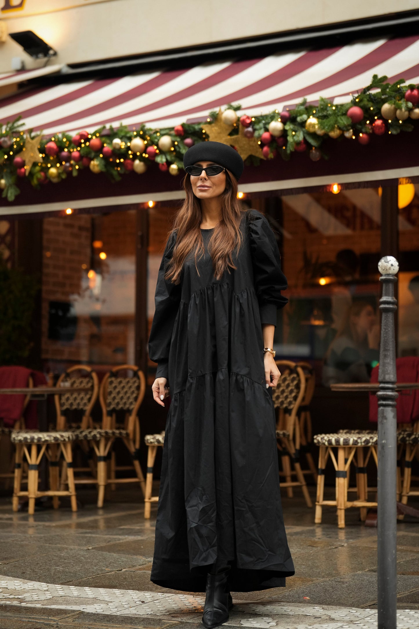 Vestido largo con volante en negro