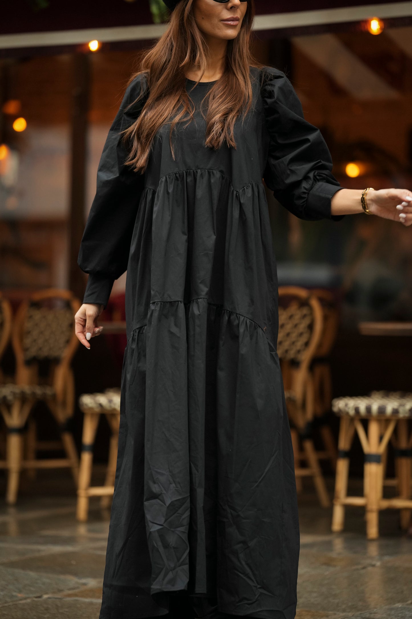 Vestido largo con volante en negro