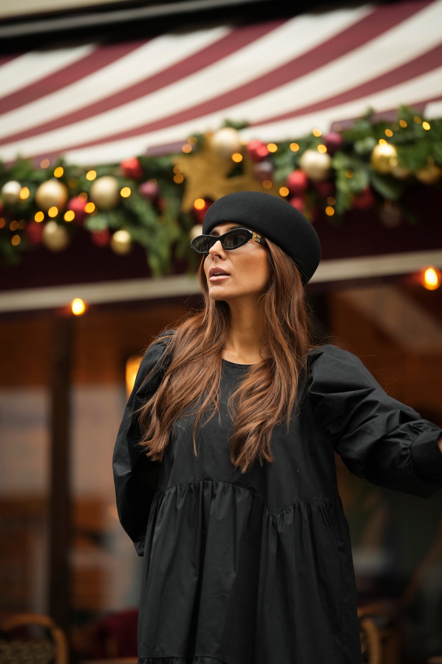 Vestido largo con volante en negro