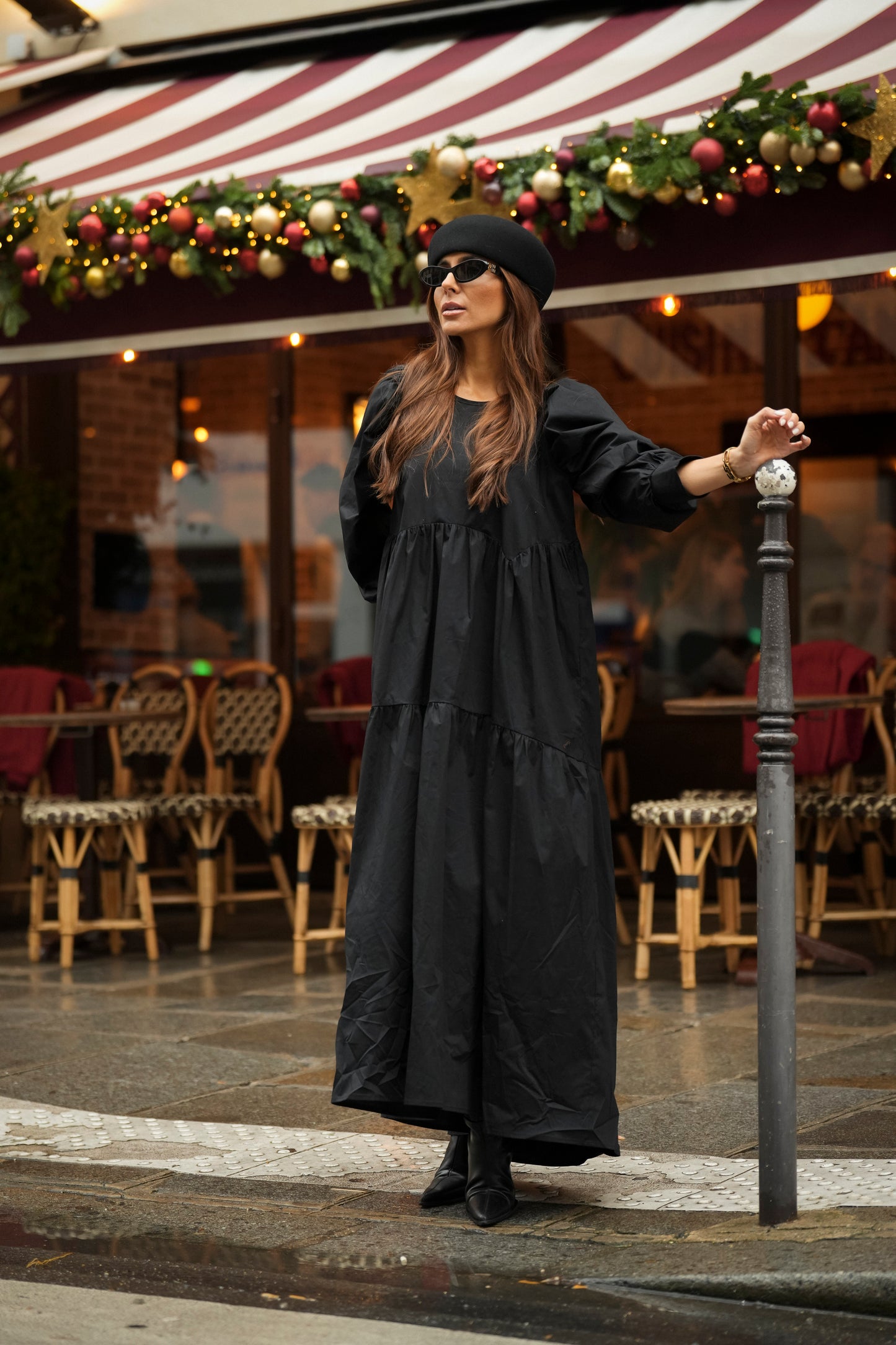 Vestido largo con volante en negro