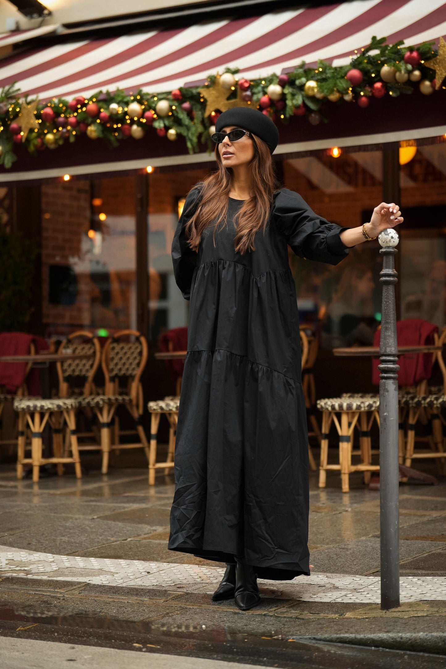 Vestido largo con volante en negro