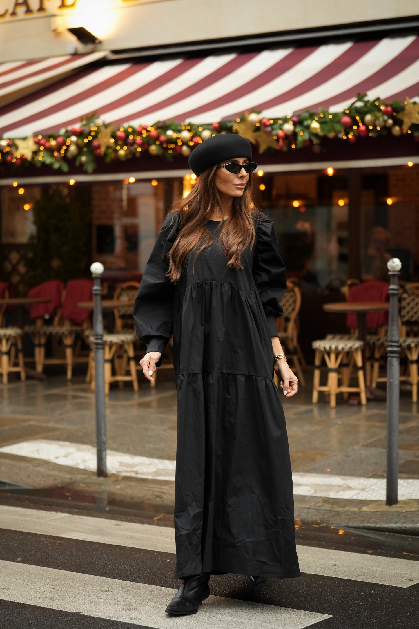 Vestido largo con volante en negro