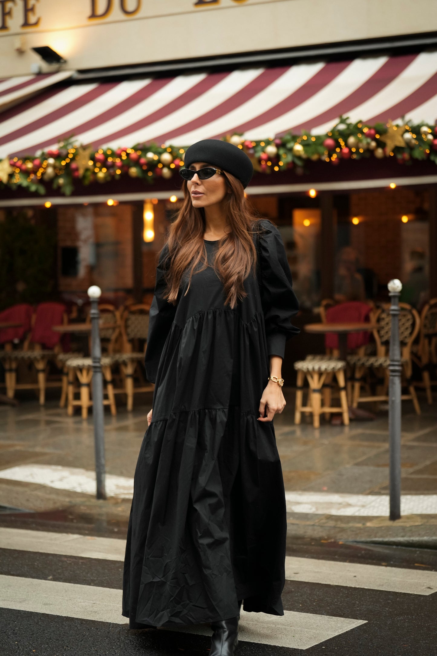 Vestido largo con volante en negro