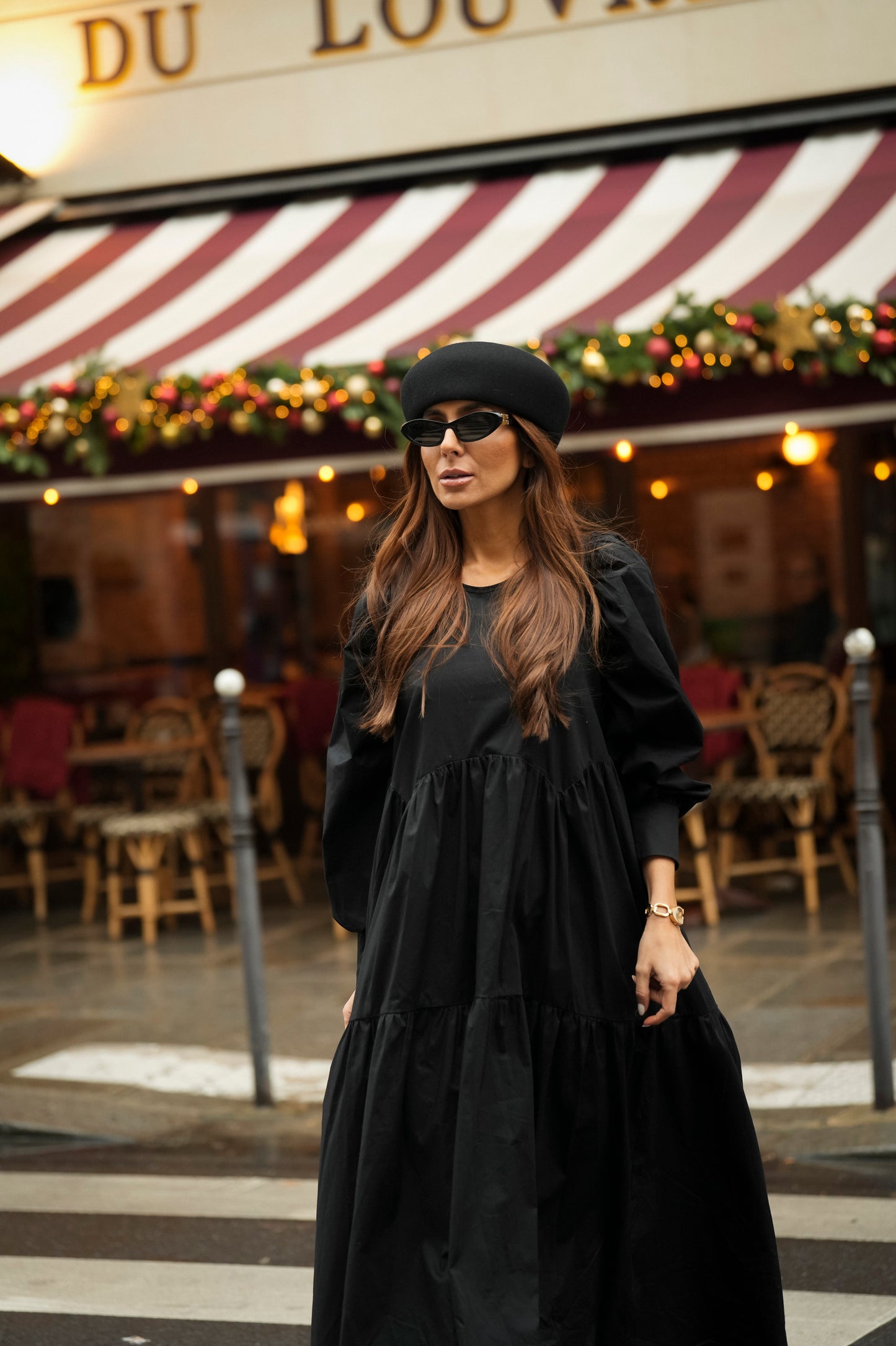 Vestido largo con volante en negro