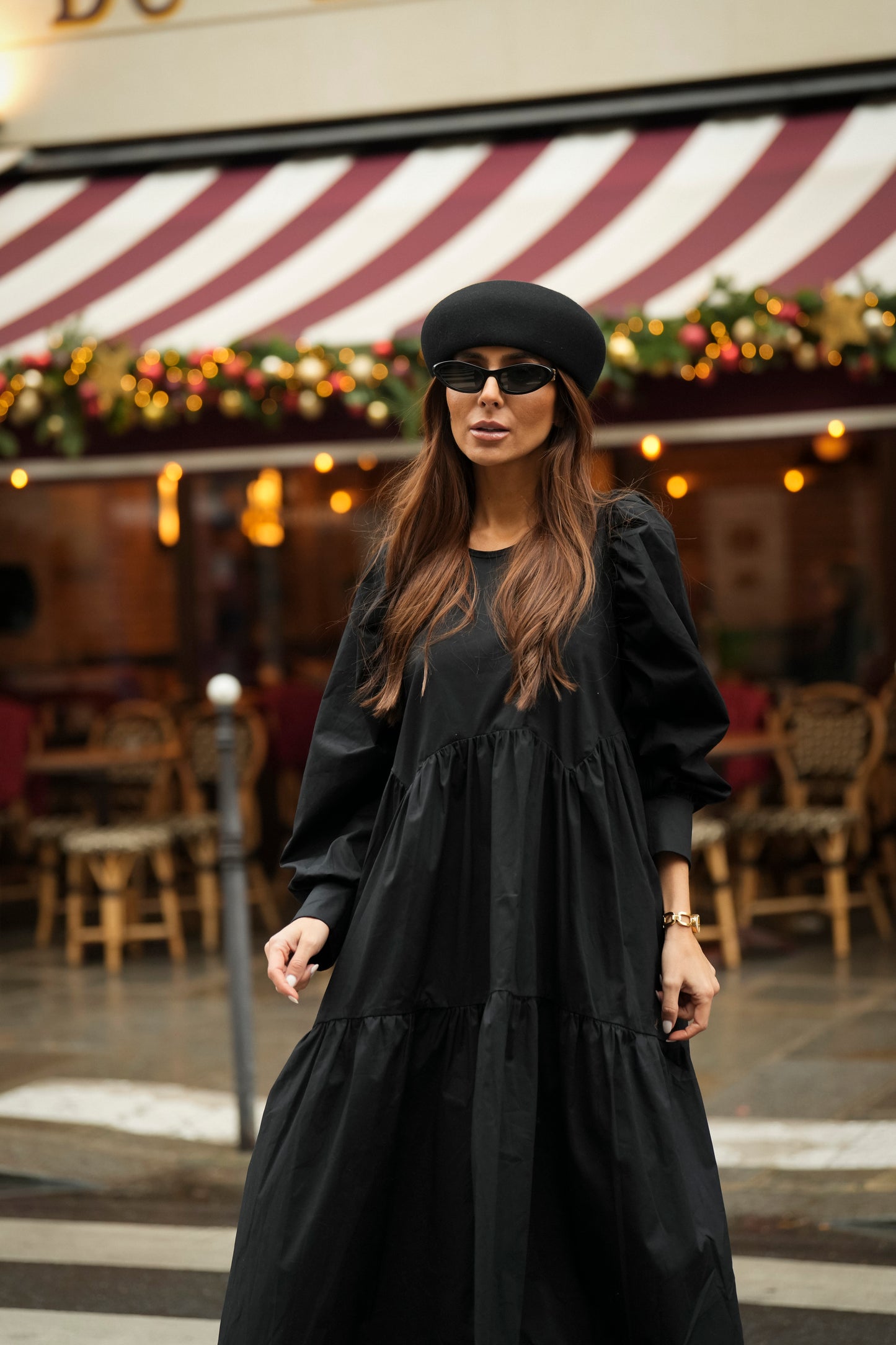 Vestido largo con volante en negro