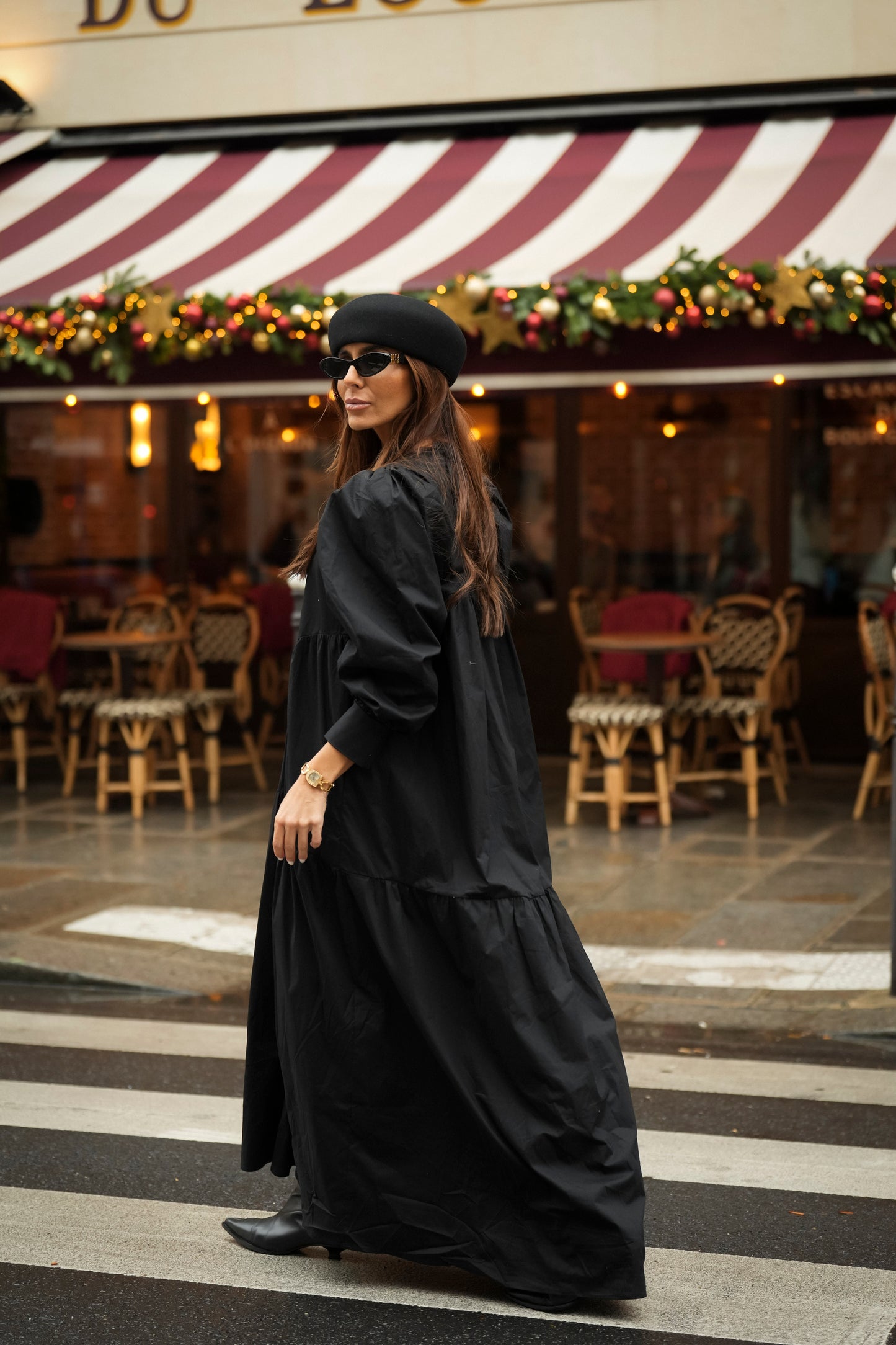 Vestido largo con volante en negro