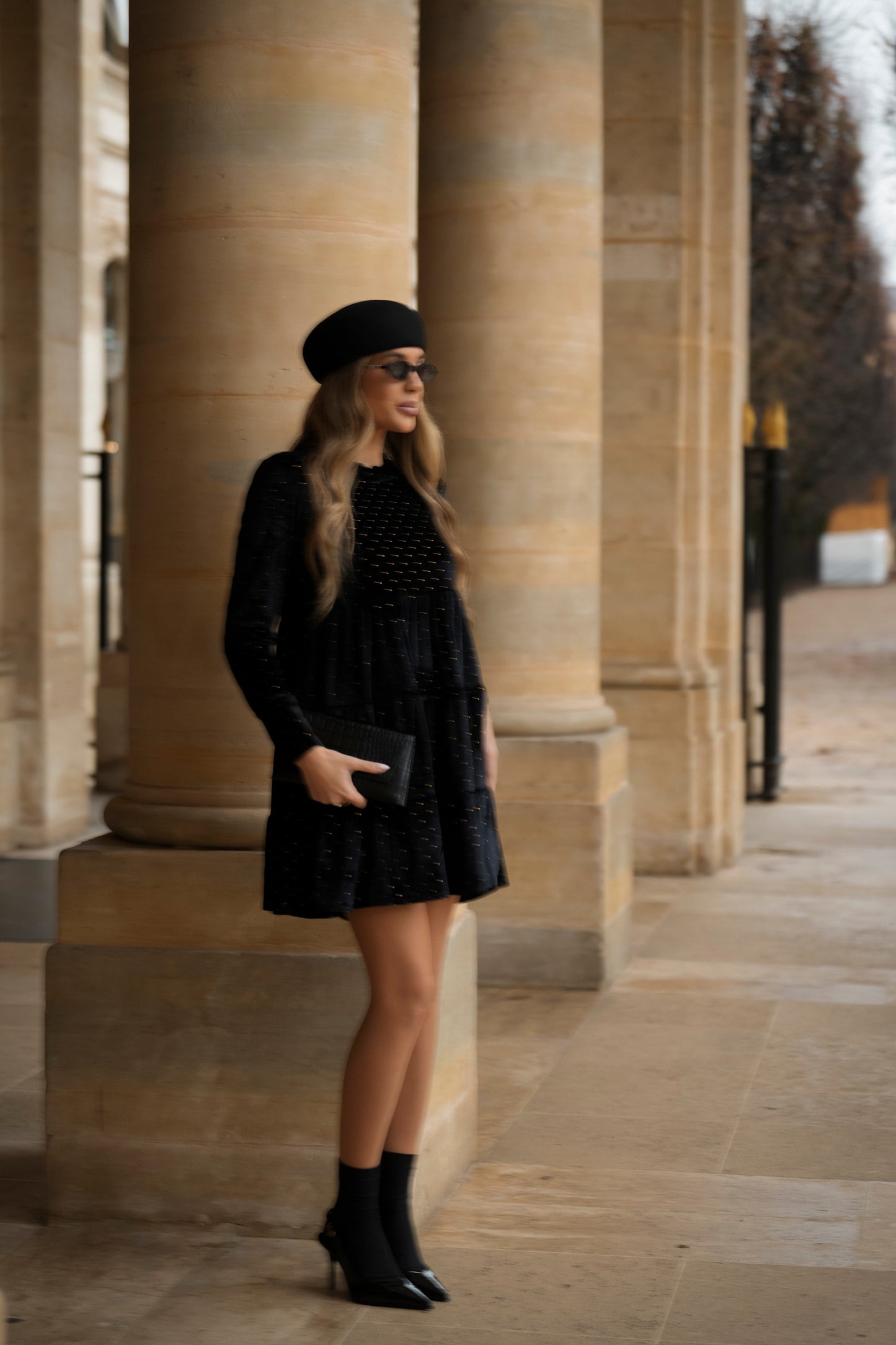 Vestido corto de terciopelo negro