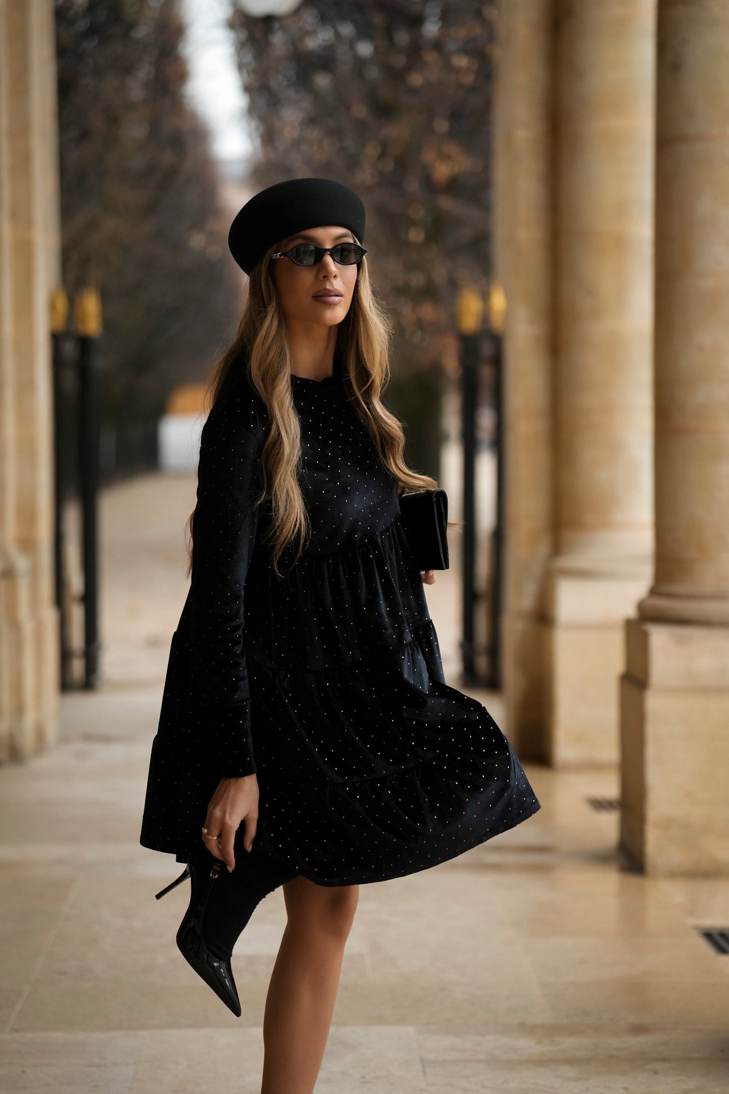 Vestido corto de terciopelo negro