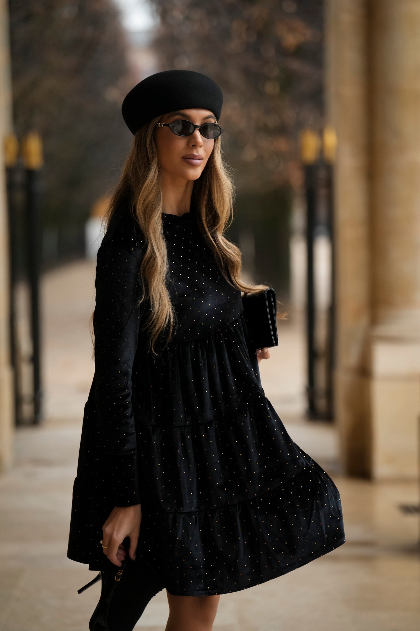 Vestido corto de terciopelo negro