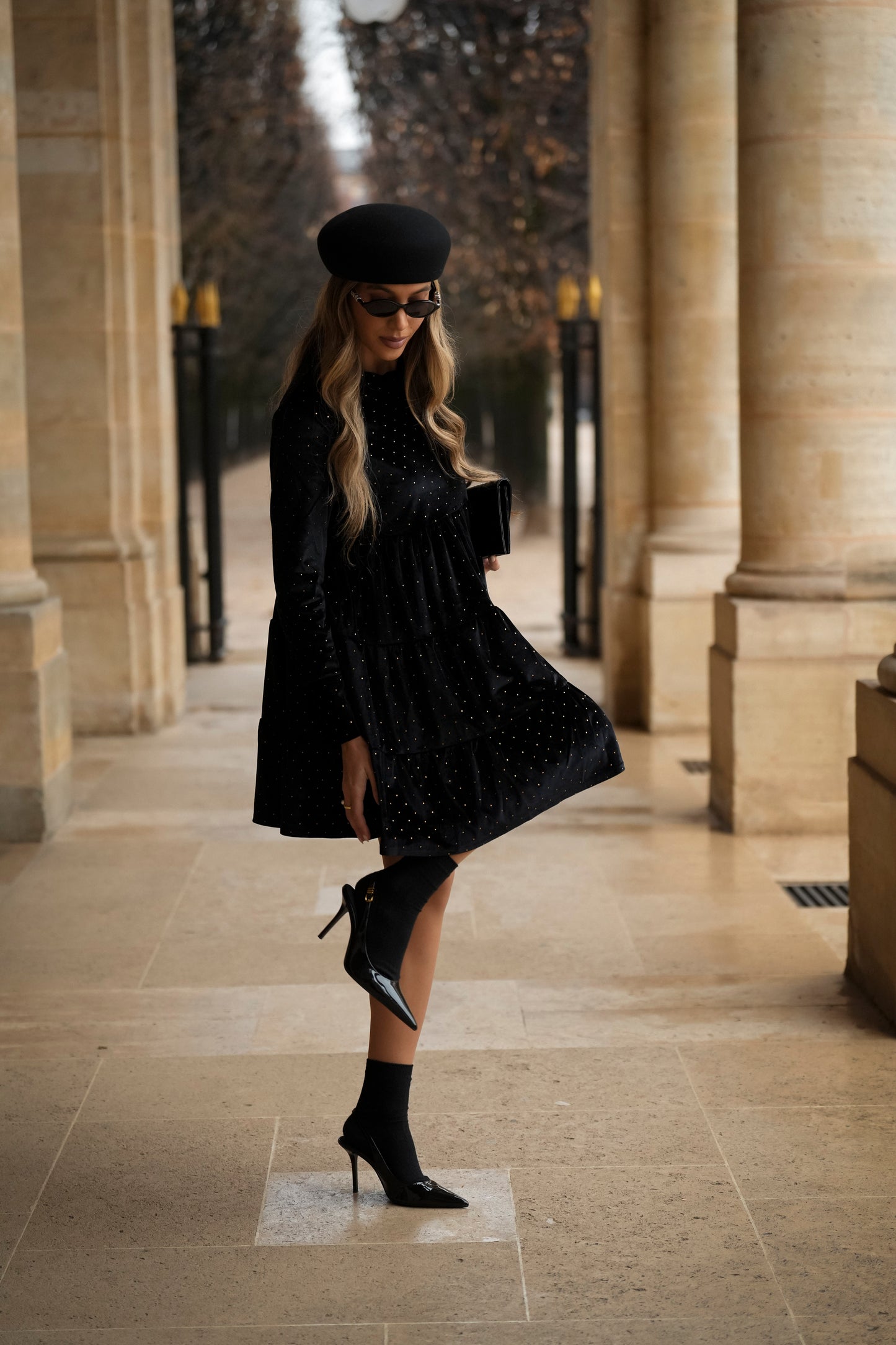 Vestido corto de terciopelo negro