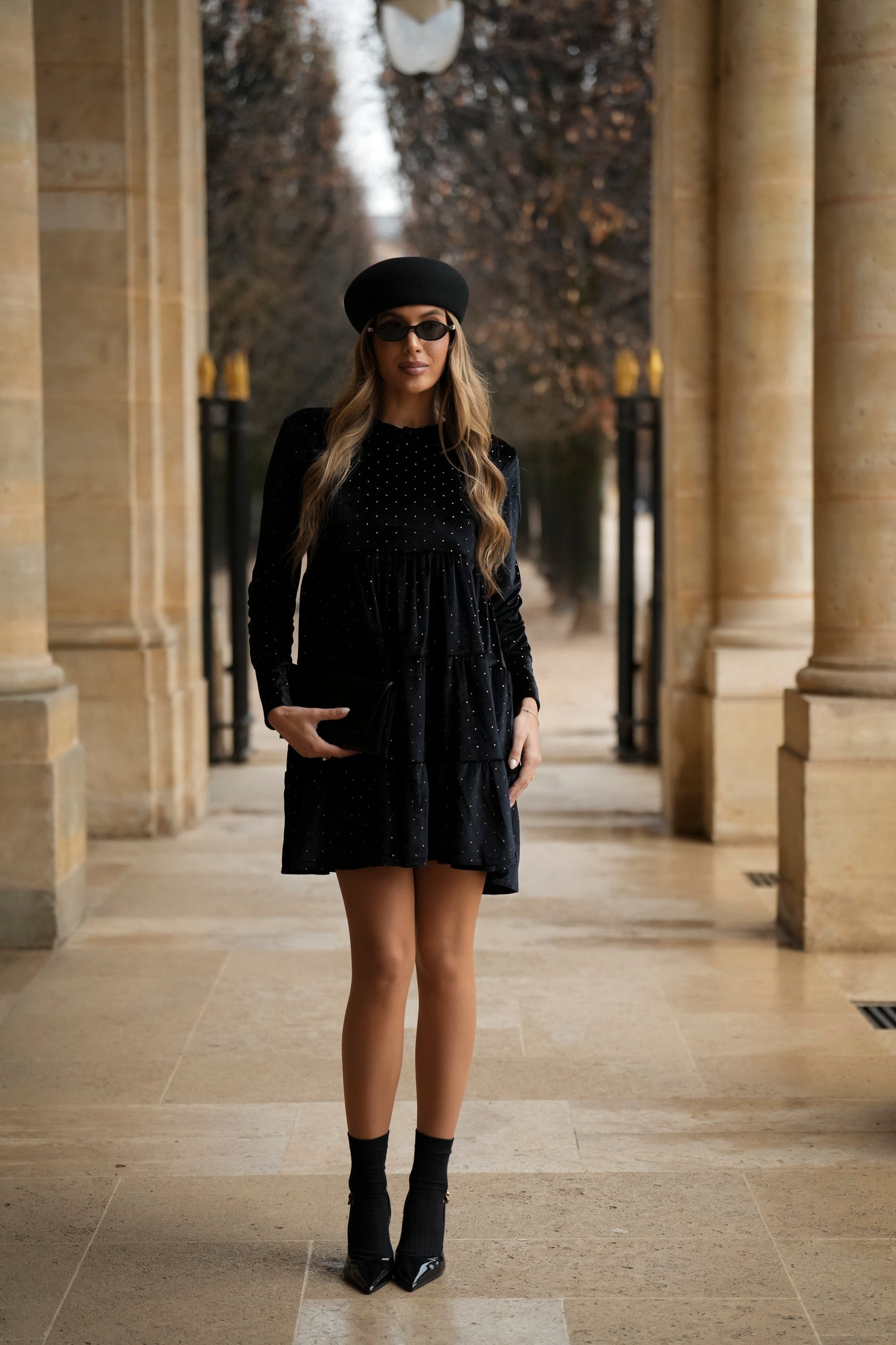 Vestido corto de terciopelo negro