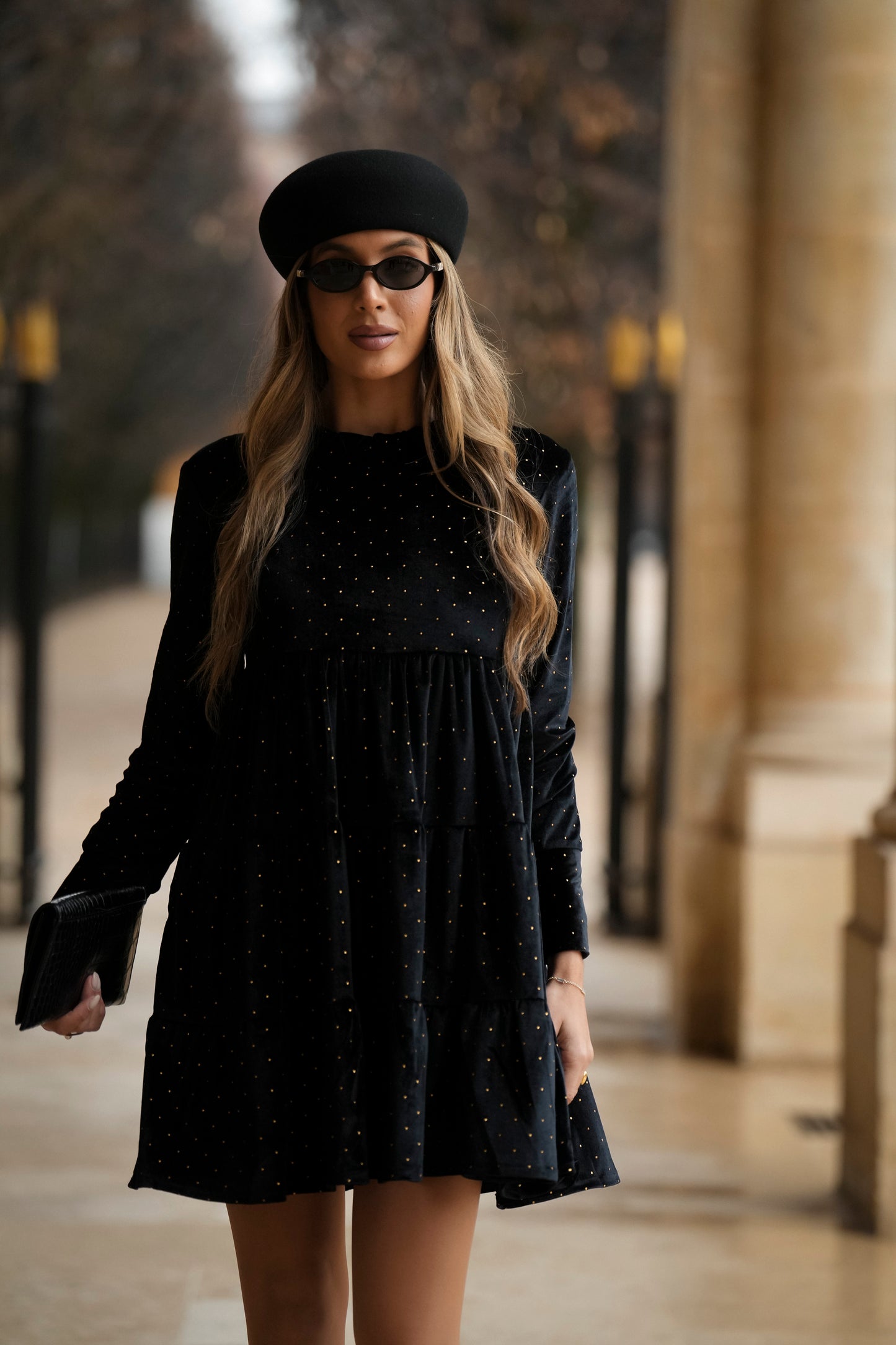 Vestido corto de terciopelo negro