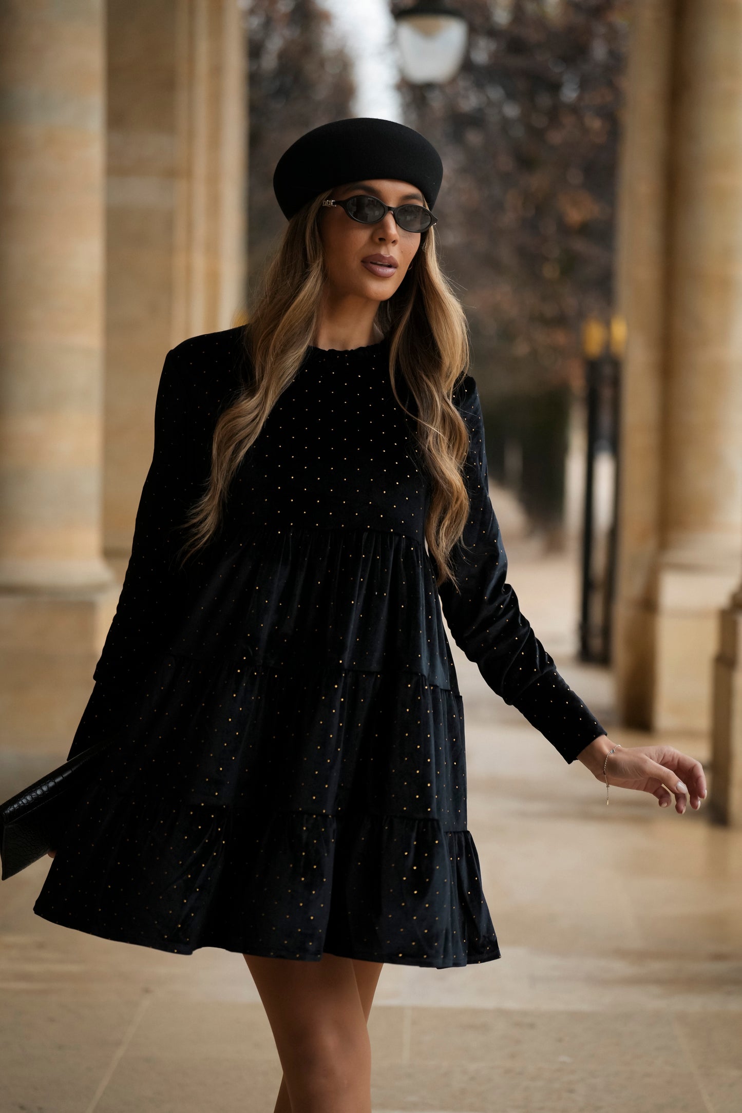 Vestido corto de terciopelo negro