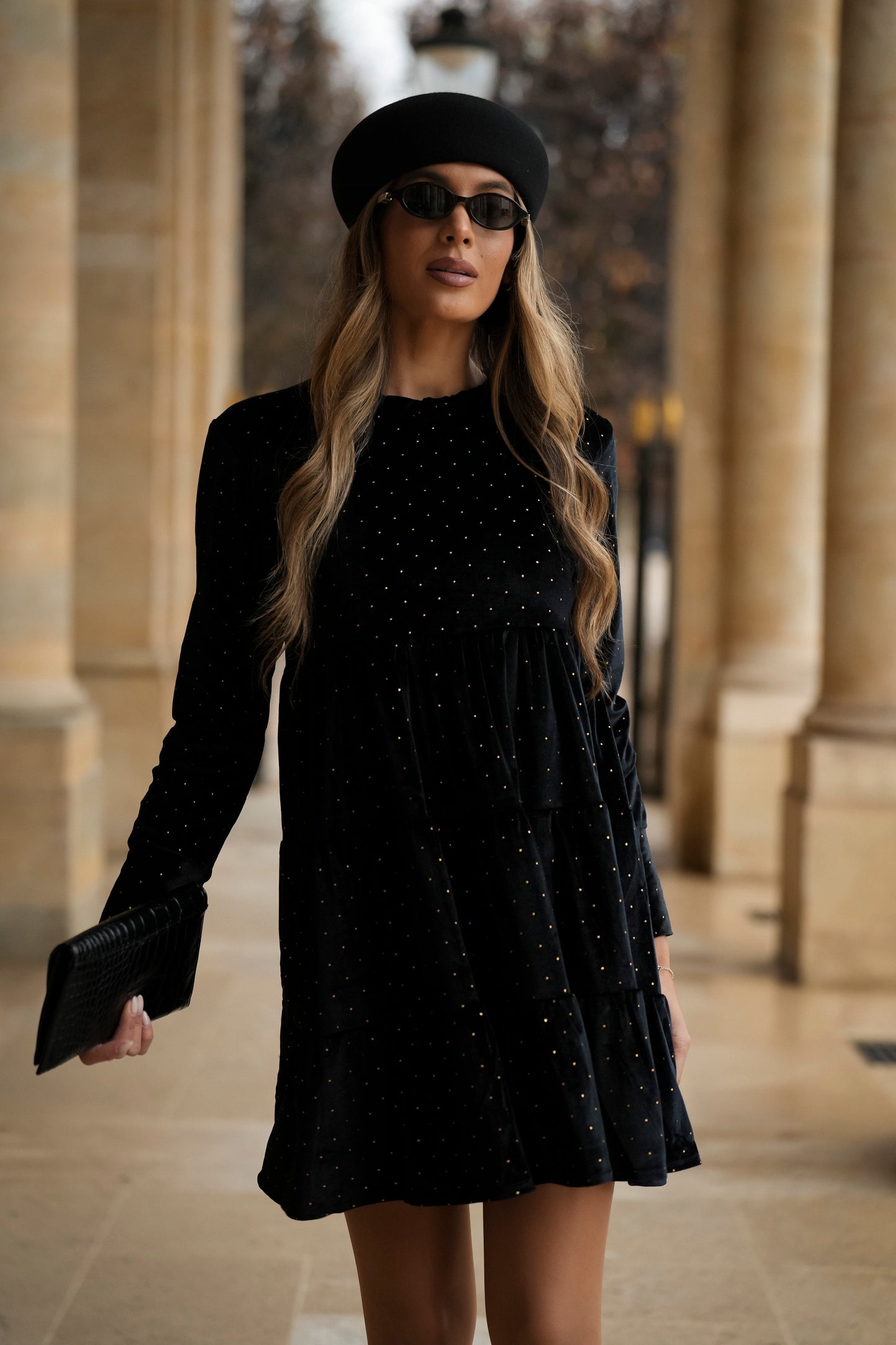 Vestido corto de terciopelo negro