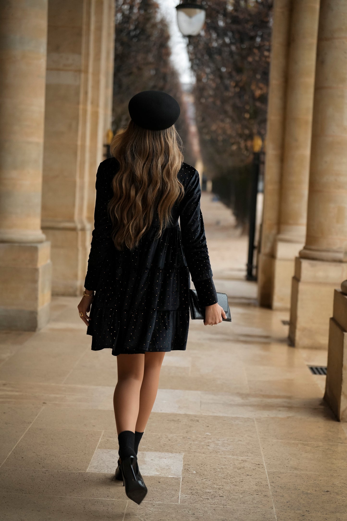 Vestido corto de terciopelo negro