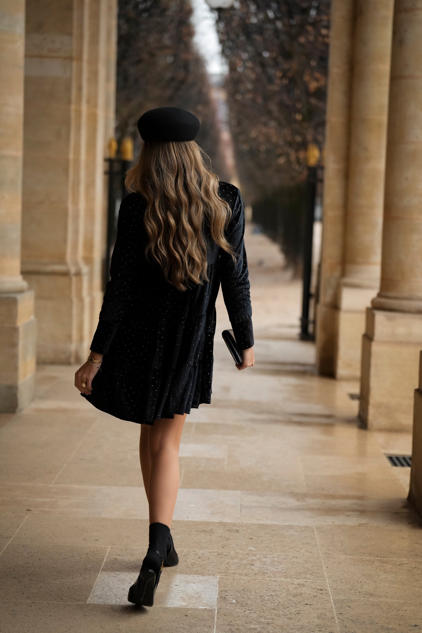 Vestido corto de terciopelo negro