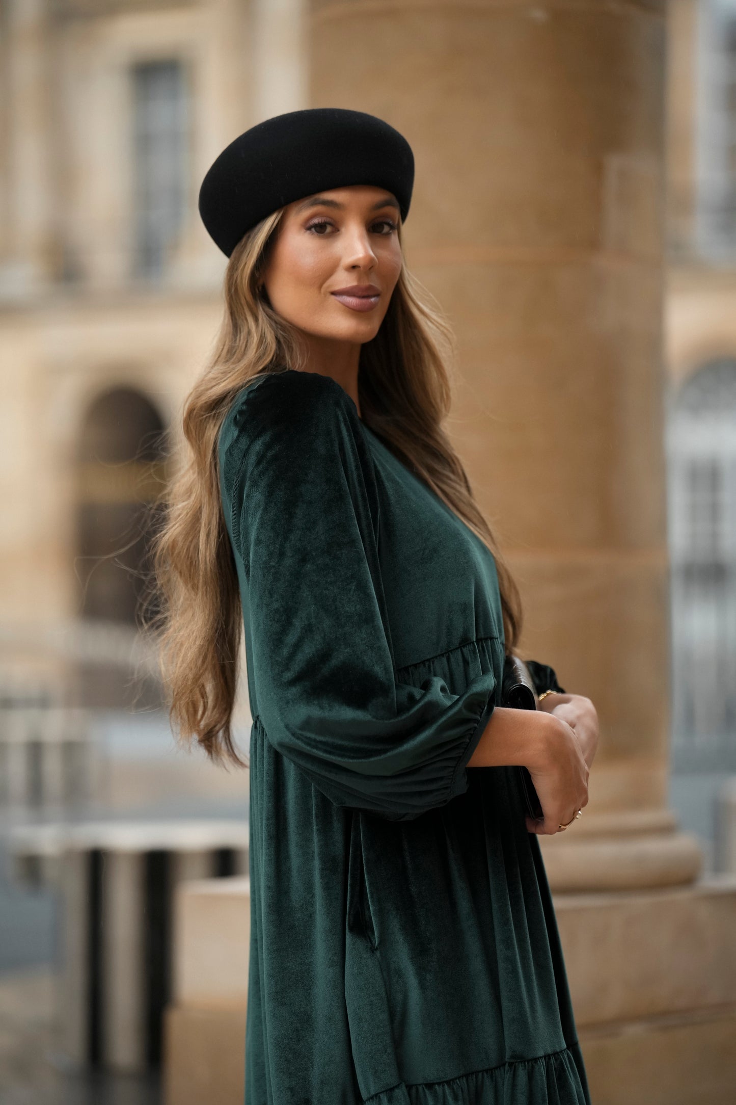 Vestido largo con volantes en terciopelo