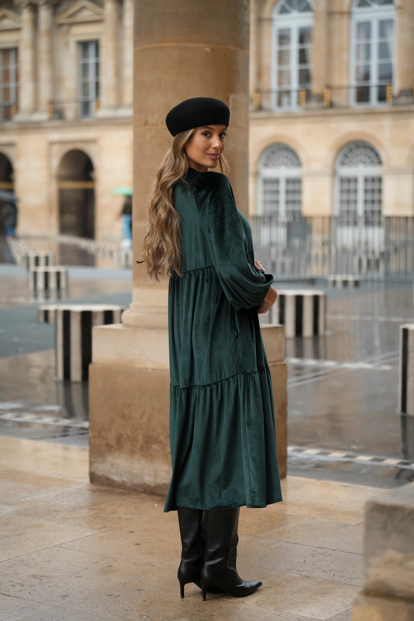 Vestido largo con volantes en terciopelo