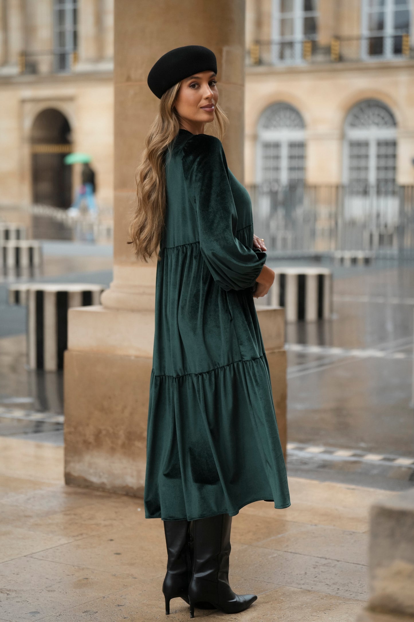 Vestido largo con volantes en terciopelo