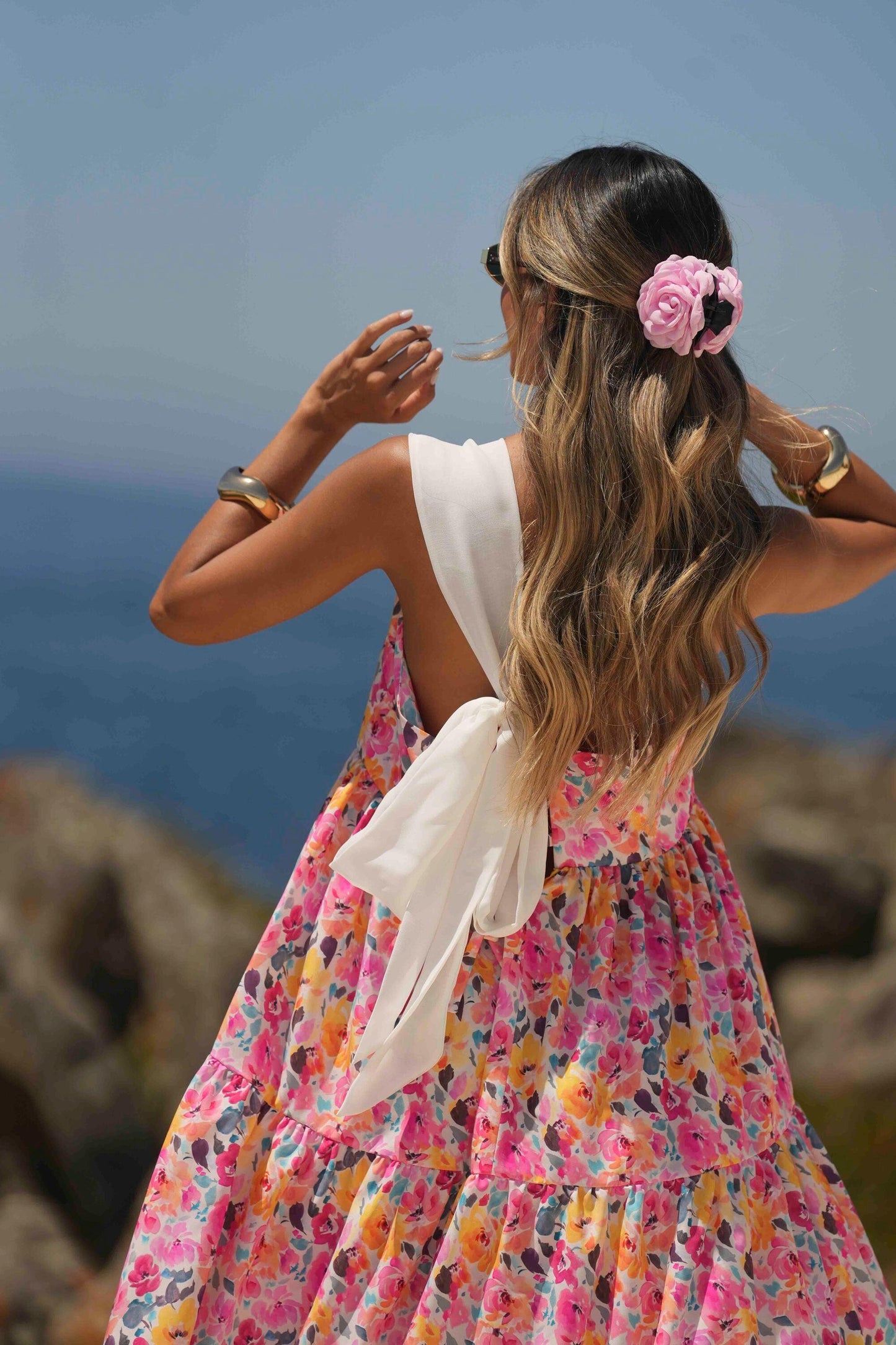 Vestido largo estampado con lazo