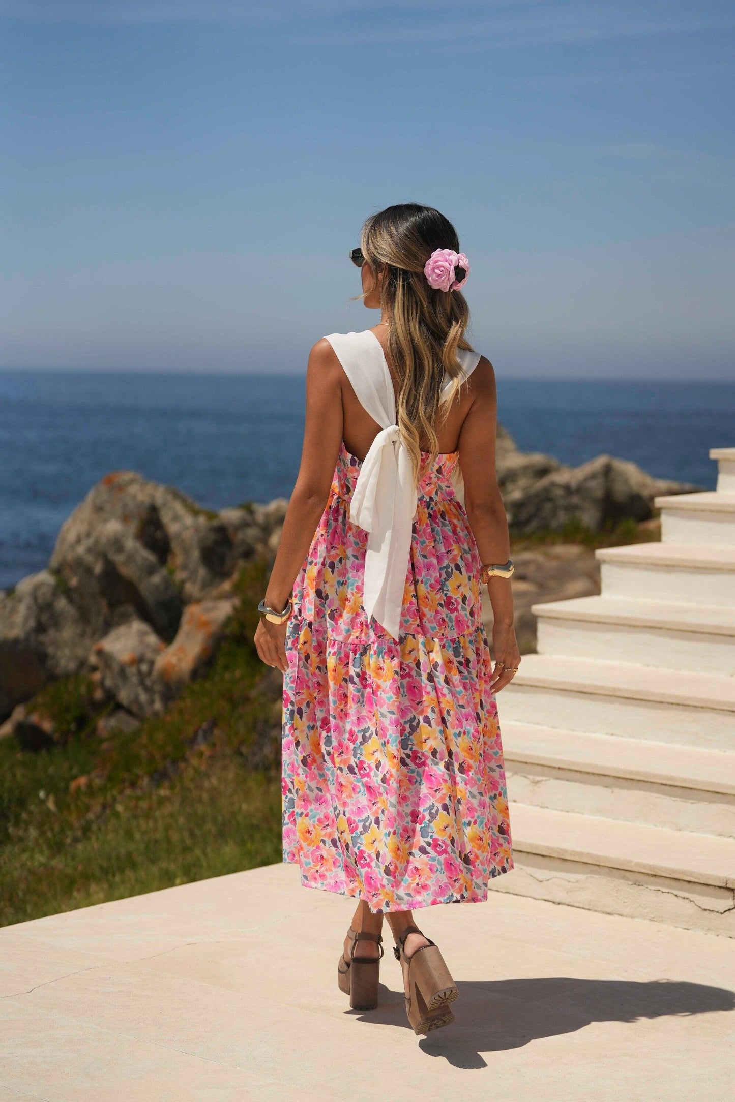Vestido largo estampado con lazo