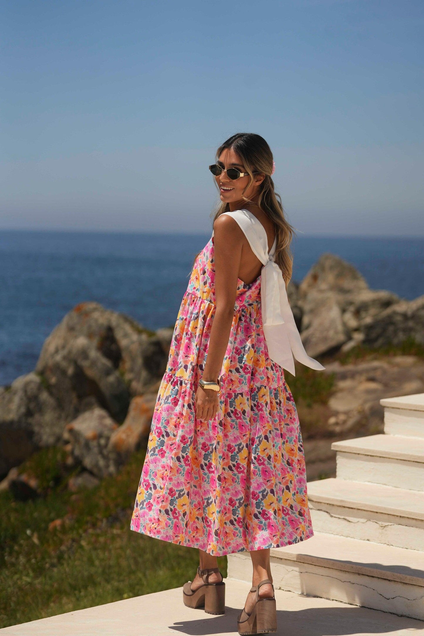 Vestido largo estampado con lazo