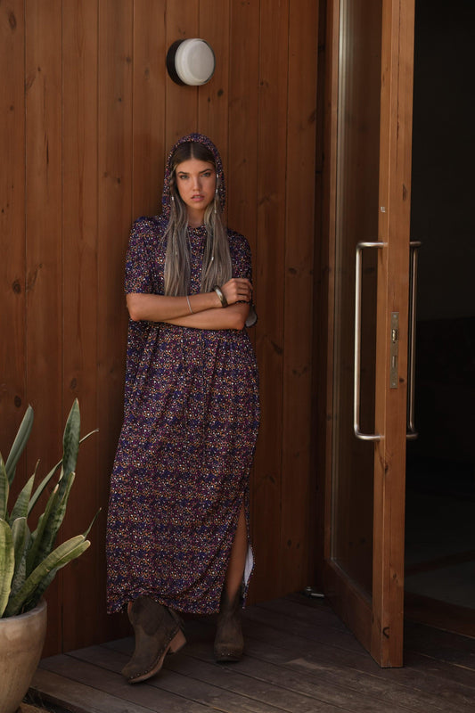 Vestido estampado con capucha