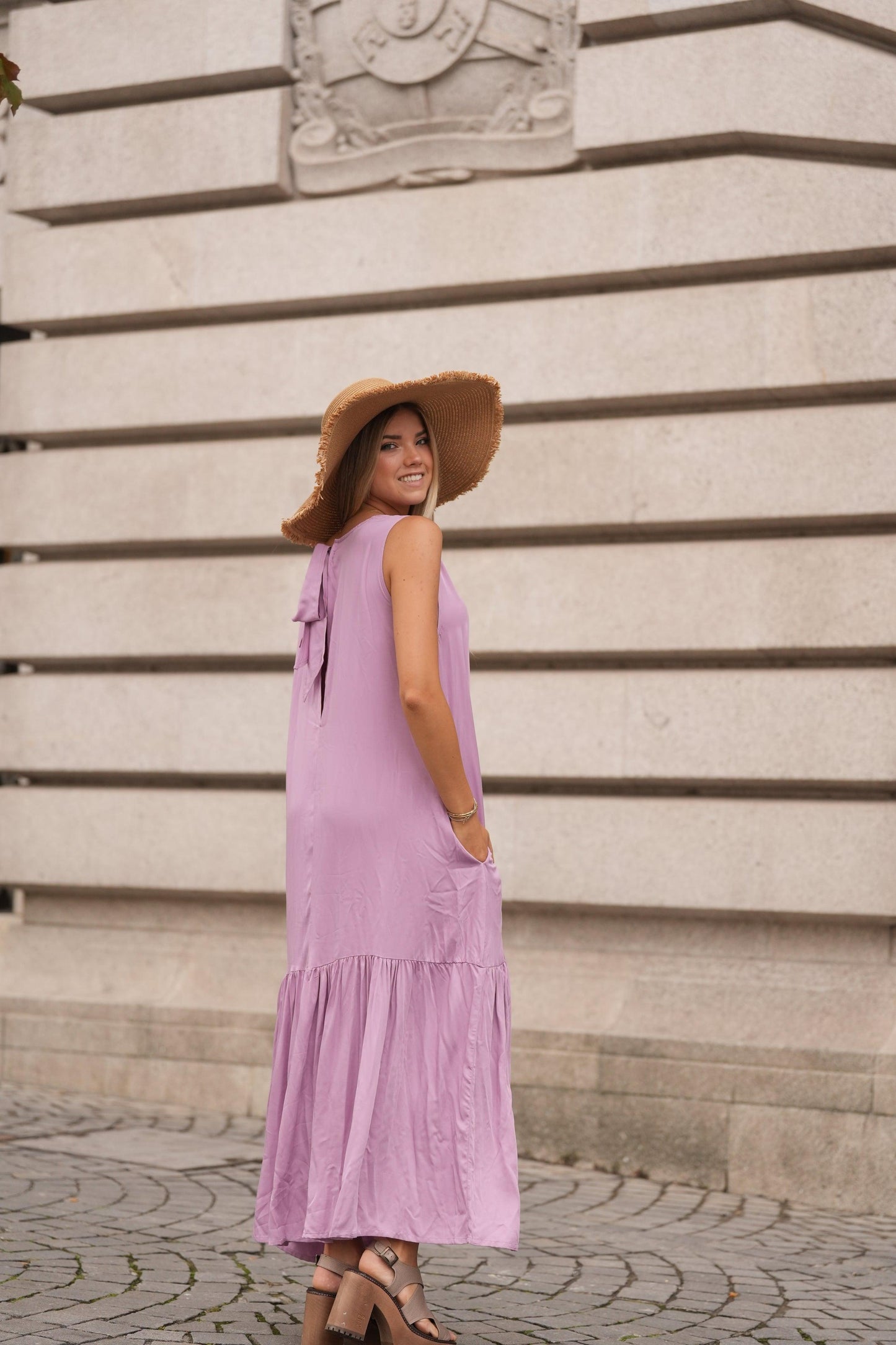 <transcy>Vestido con volante</transcy>