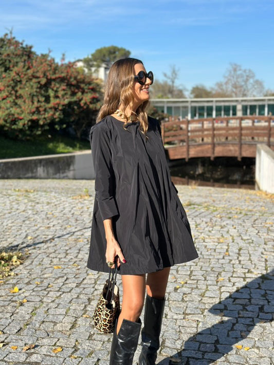 Vestido corto negro