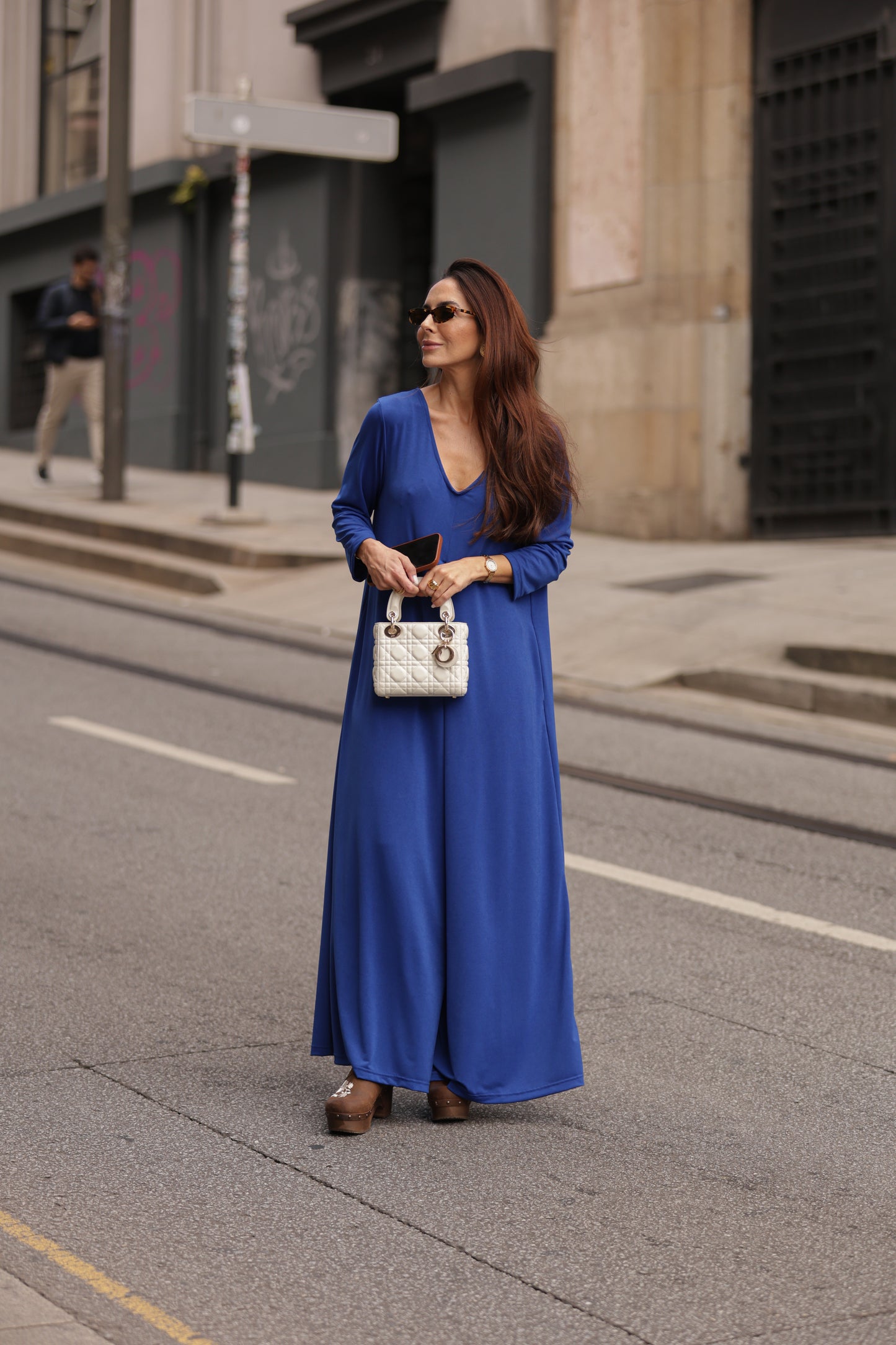 Mono largo de punto azul