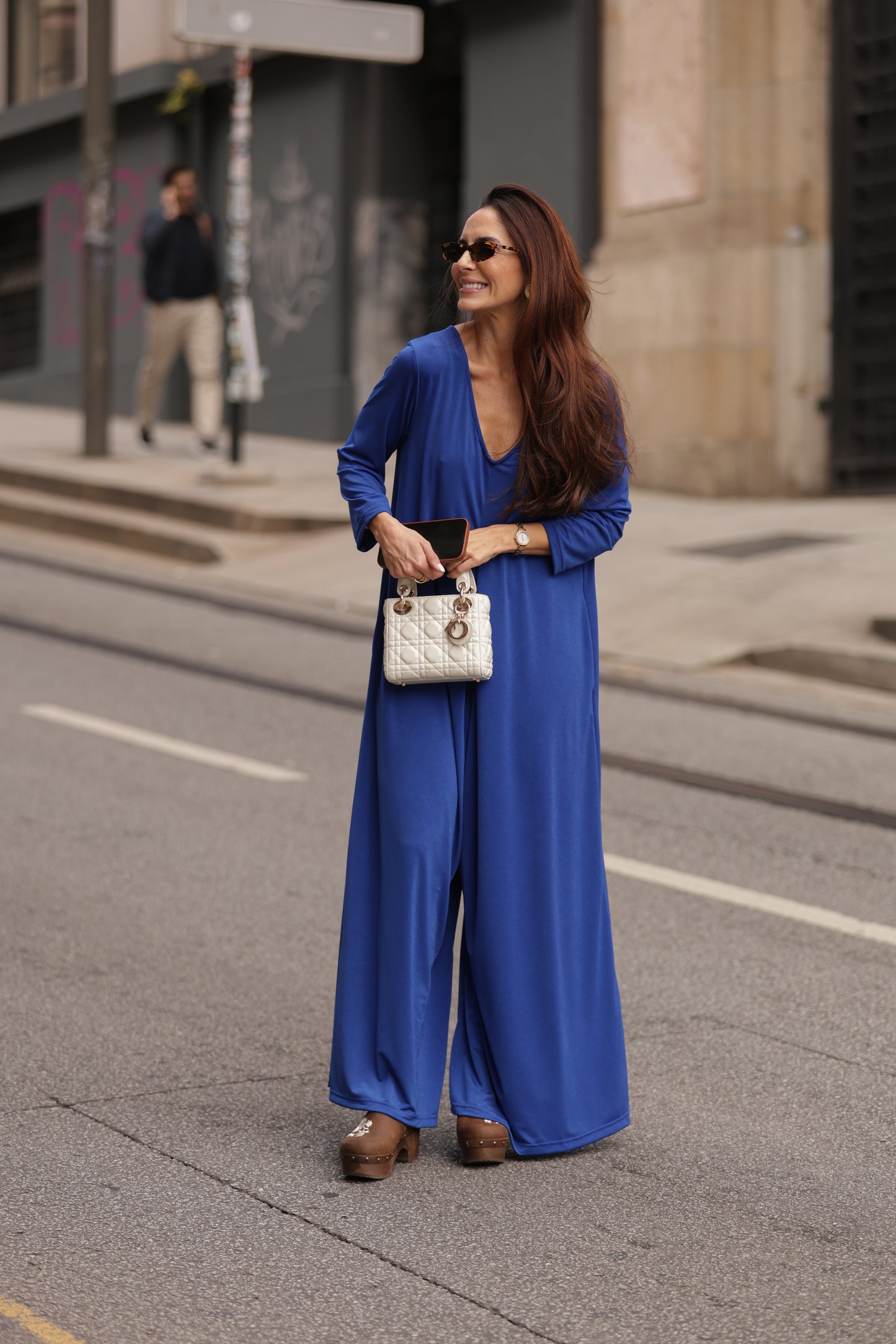 Mono largo de punto azul