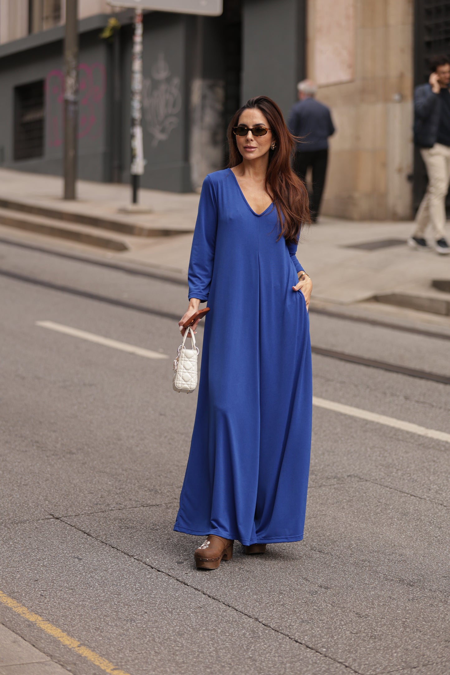 Mono largo de punto azul