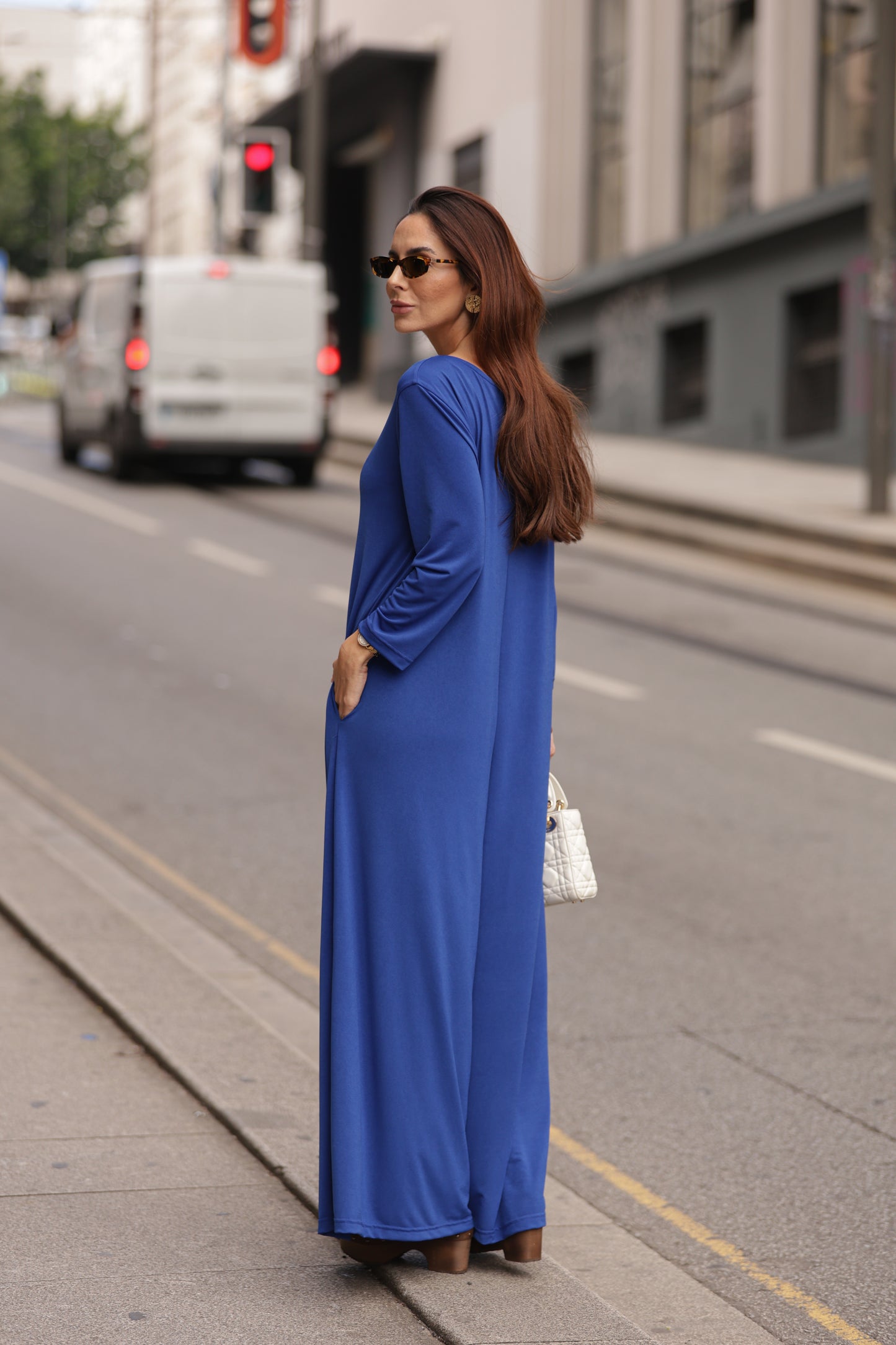 Mono largo de punto azul