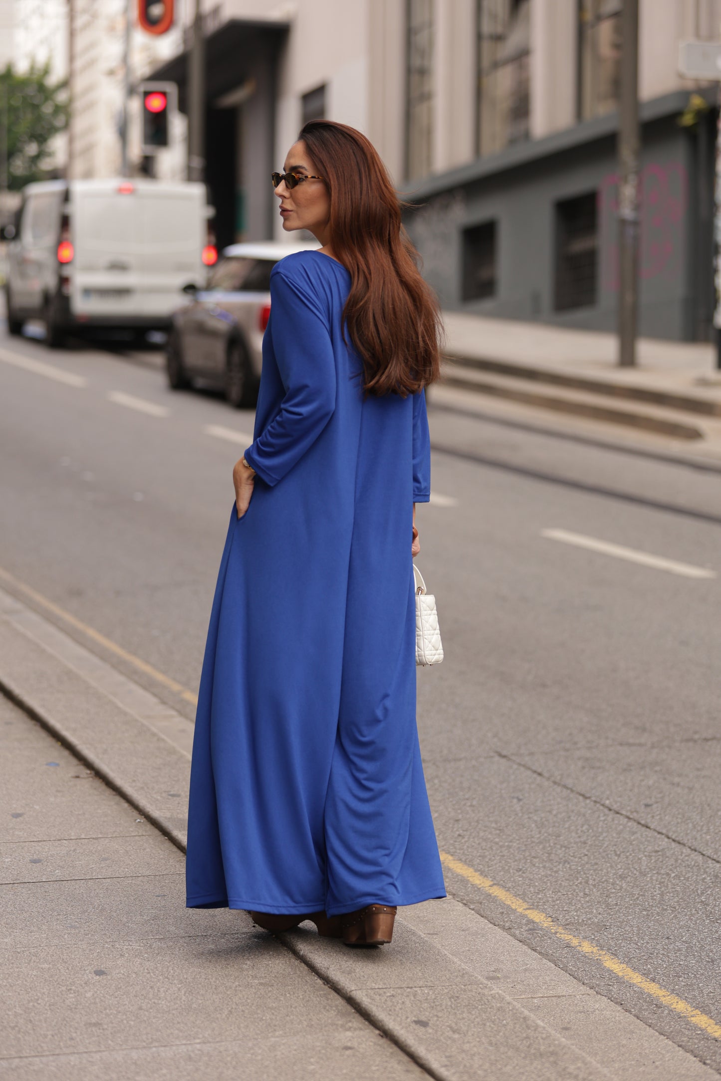 Mono largo de punto azul