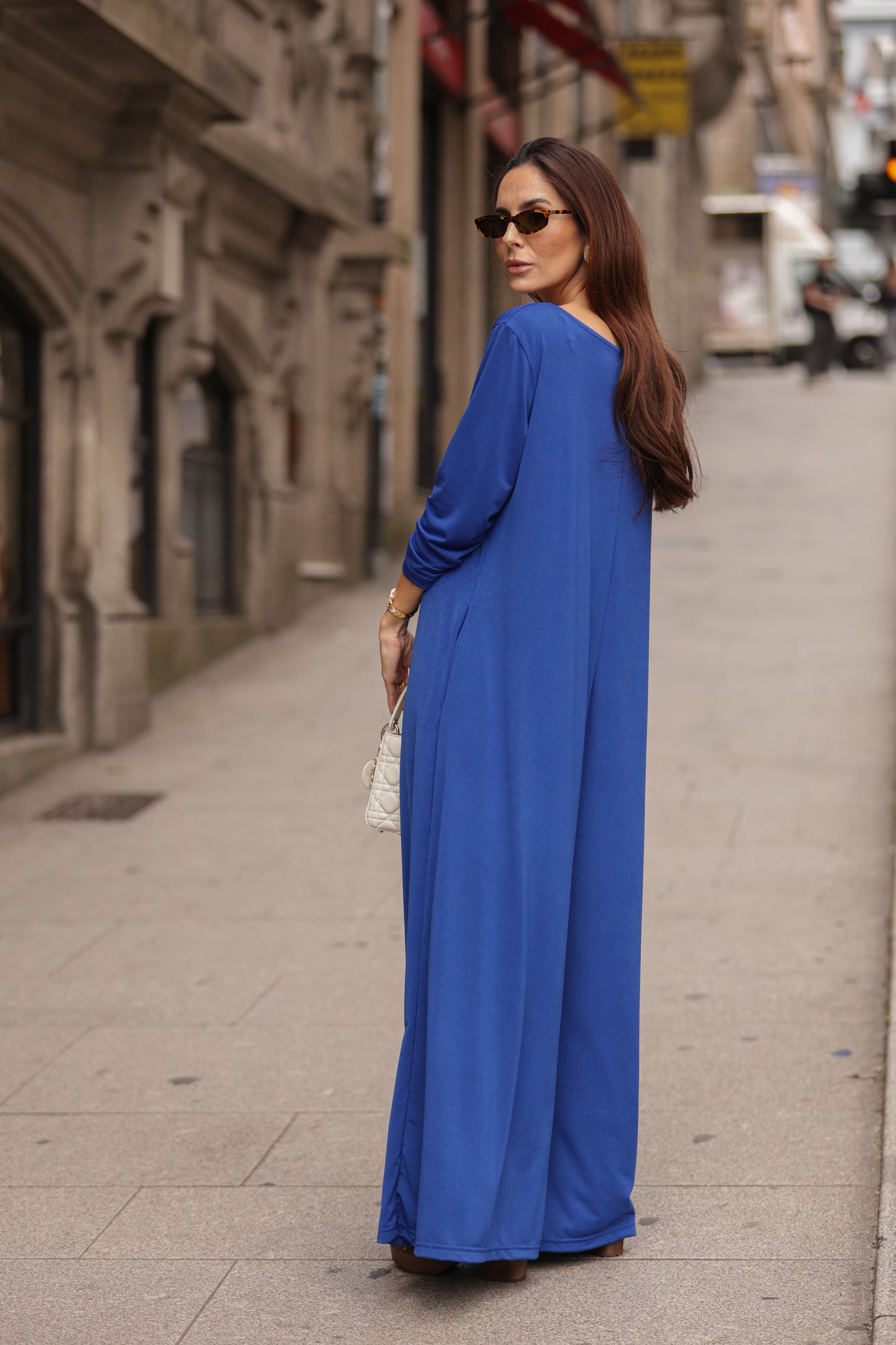Mono largo de punto azul
