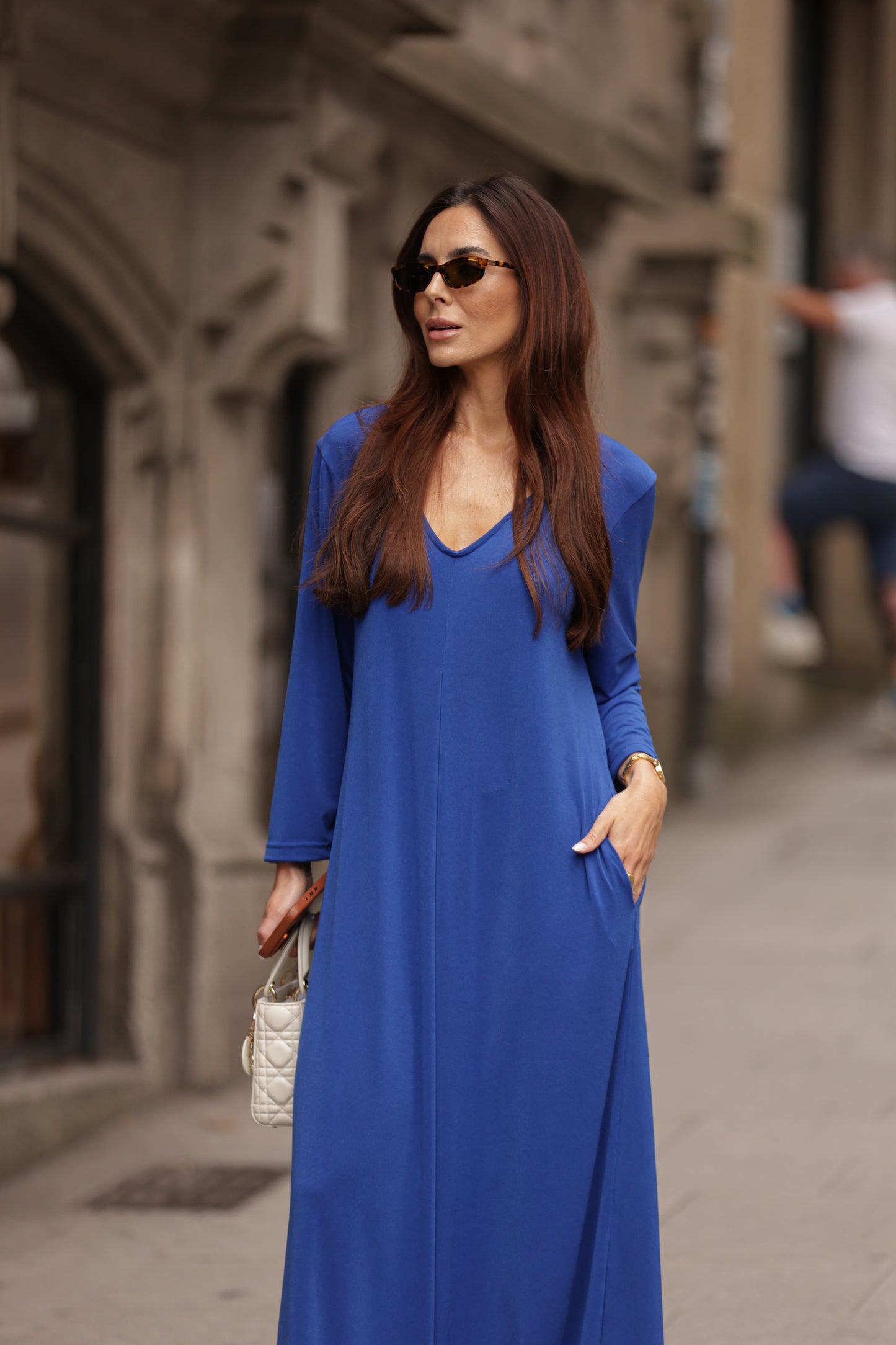 Mono largo de punto azul