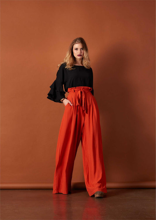 <transcy>Pantalones con cinturón</transcy>