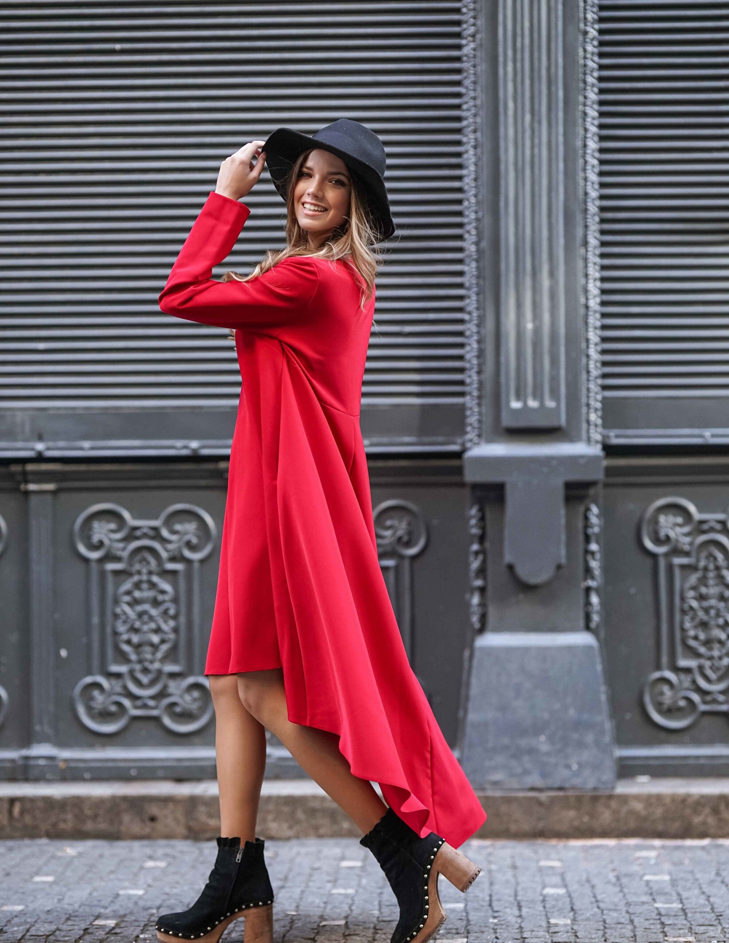 <transcy>Vestido asimétrico</transcy>