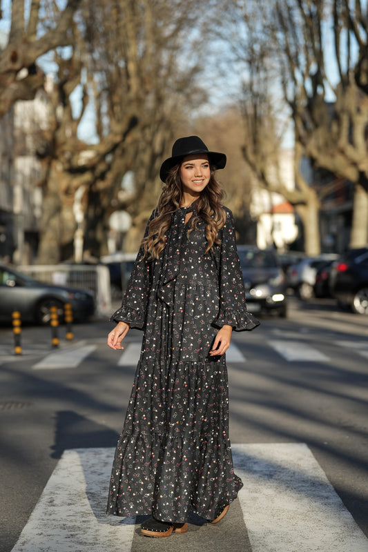 Vestido con lazo en el escote